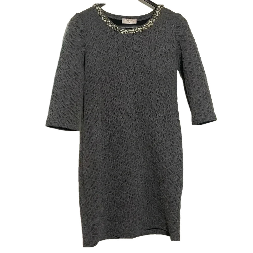 FABULOUS grey 3/4 sleeves midi dress with neckline accent of pearl  and beads. M